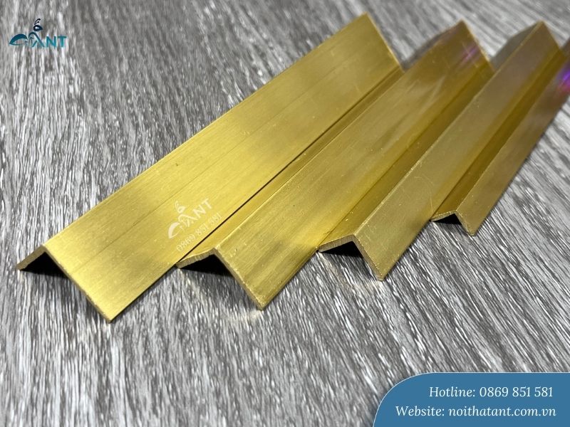 Ảnh thực tế nẹp V đồng thau