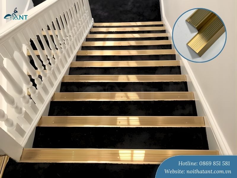 Ứng dụng nẹp inox mạ vàng PVD cho cầu thang