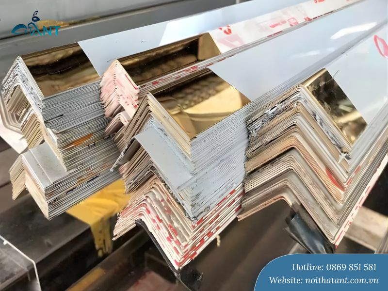 Ảnh nẹp inox V bào vuông góc tại kho