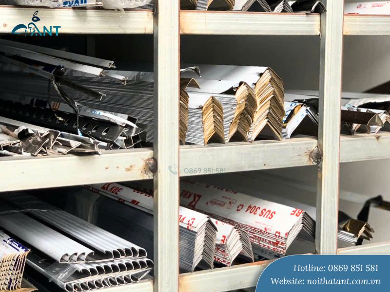 Kệ hàng tại kho nẹp inox