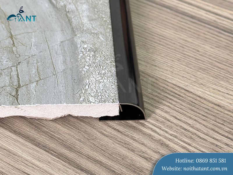 Nẹp inox bo góc tròn màu đen xước