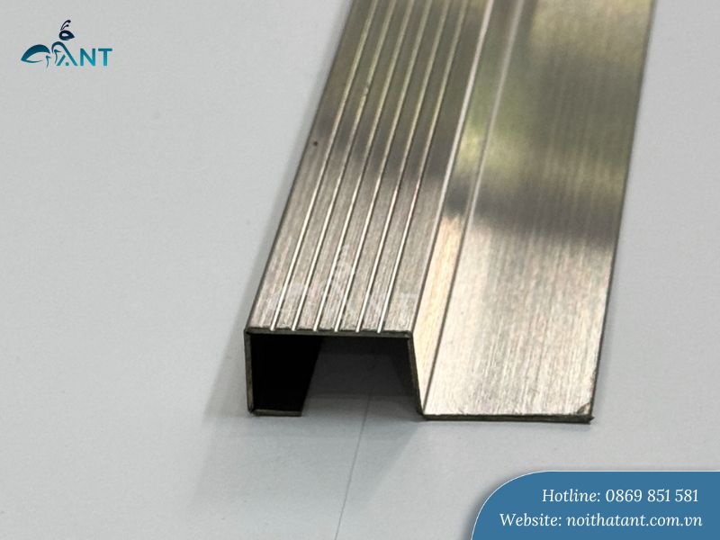 Nẹp inox chống trơn chữ U màu trắng