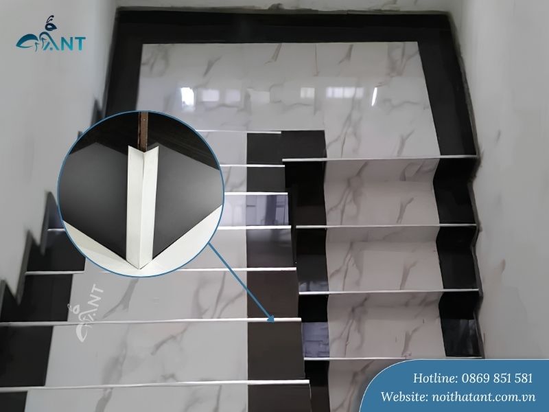Ứng dụng nẹp V nhôm màu trắng ốp cầu thang