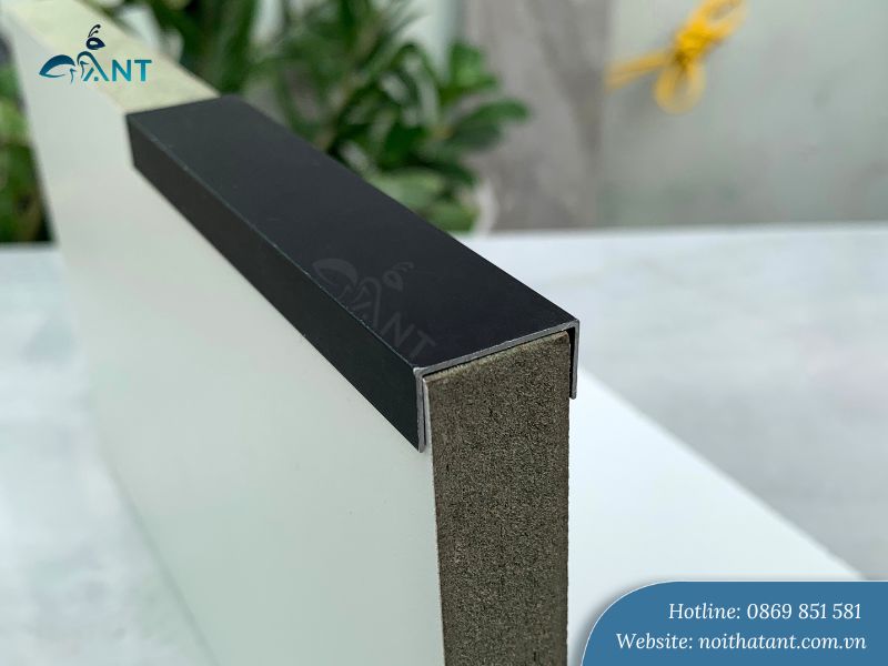 Ảnh thực tế nẹp nhôm U20 màu đen mờ