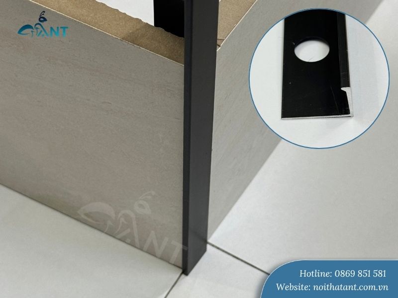 Ảnh thực tế nẹp nhôm YL kết thcus vật liệu màu đen mờ