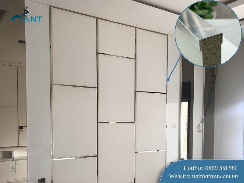 Ứng dụng nẹp U nhôm màu inox bóng trang trí vách