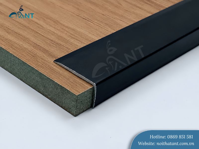 Nẹp nhôm chữ L màu đen mờ hỗ trợ kết thúc sàn