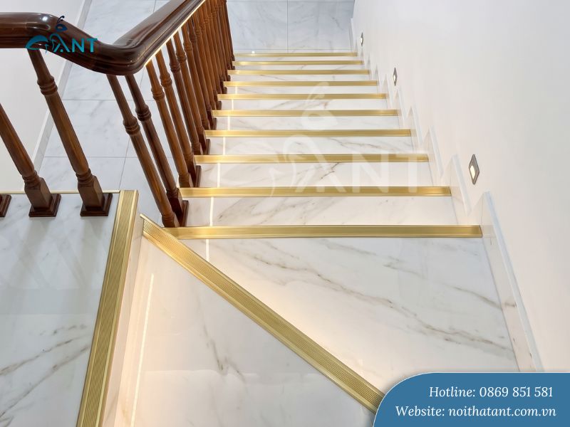 Nẹp nhôm L40x20 gân trang trí cầu thang