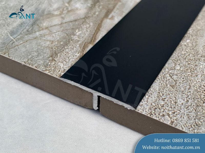 Nẹp T nhôm rộng 3cm màu đen mờ tại ANT