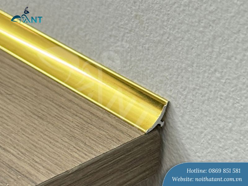 Nẹp góc âm tường nhôm MC6.8 màu vàng bóng
